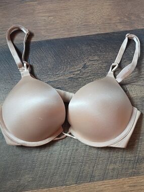 Victoria's Secret NWOT Bombshell Plunge Smooth Nude Bra